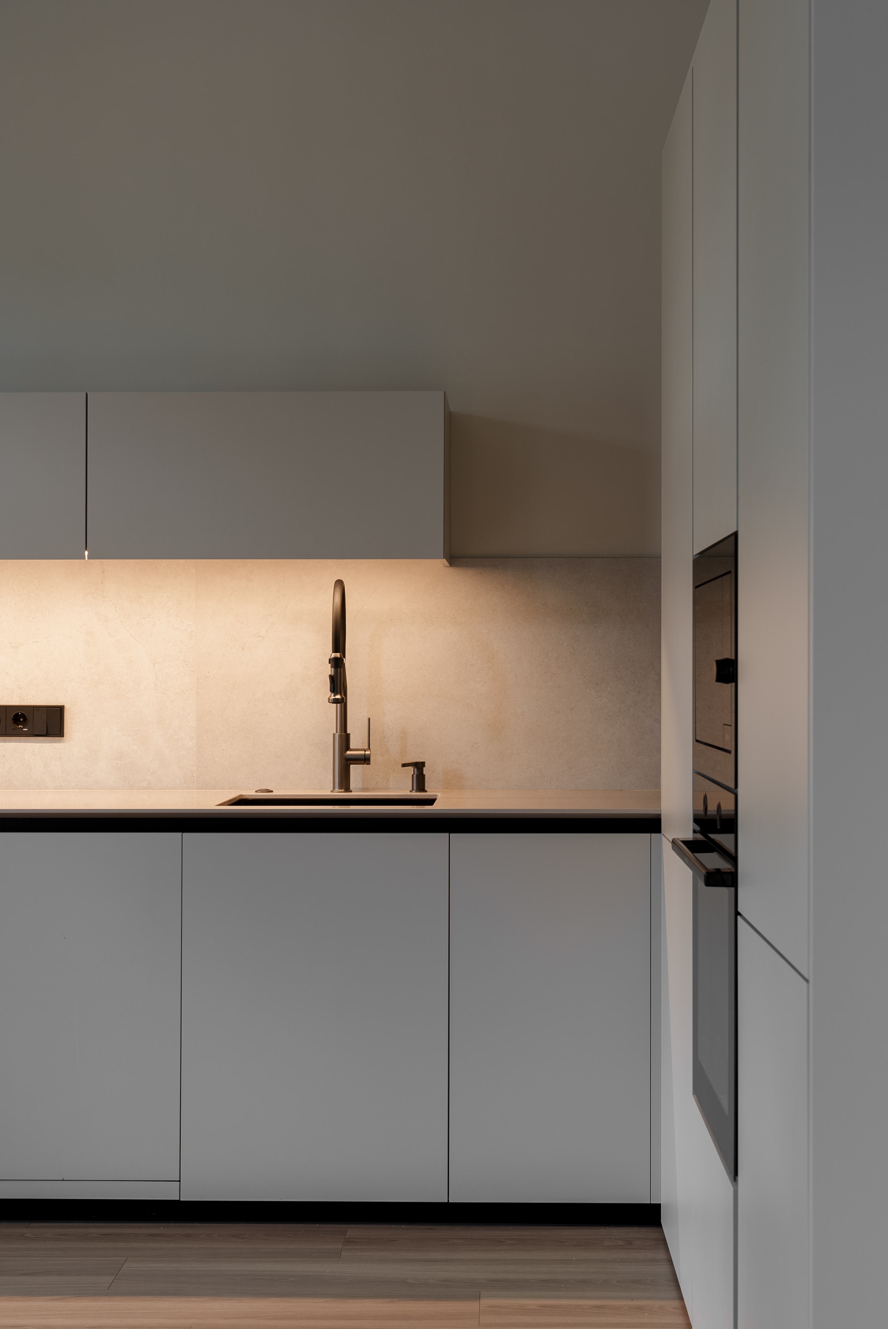 Кухня прямая с витриной на Сенной